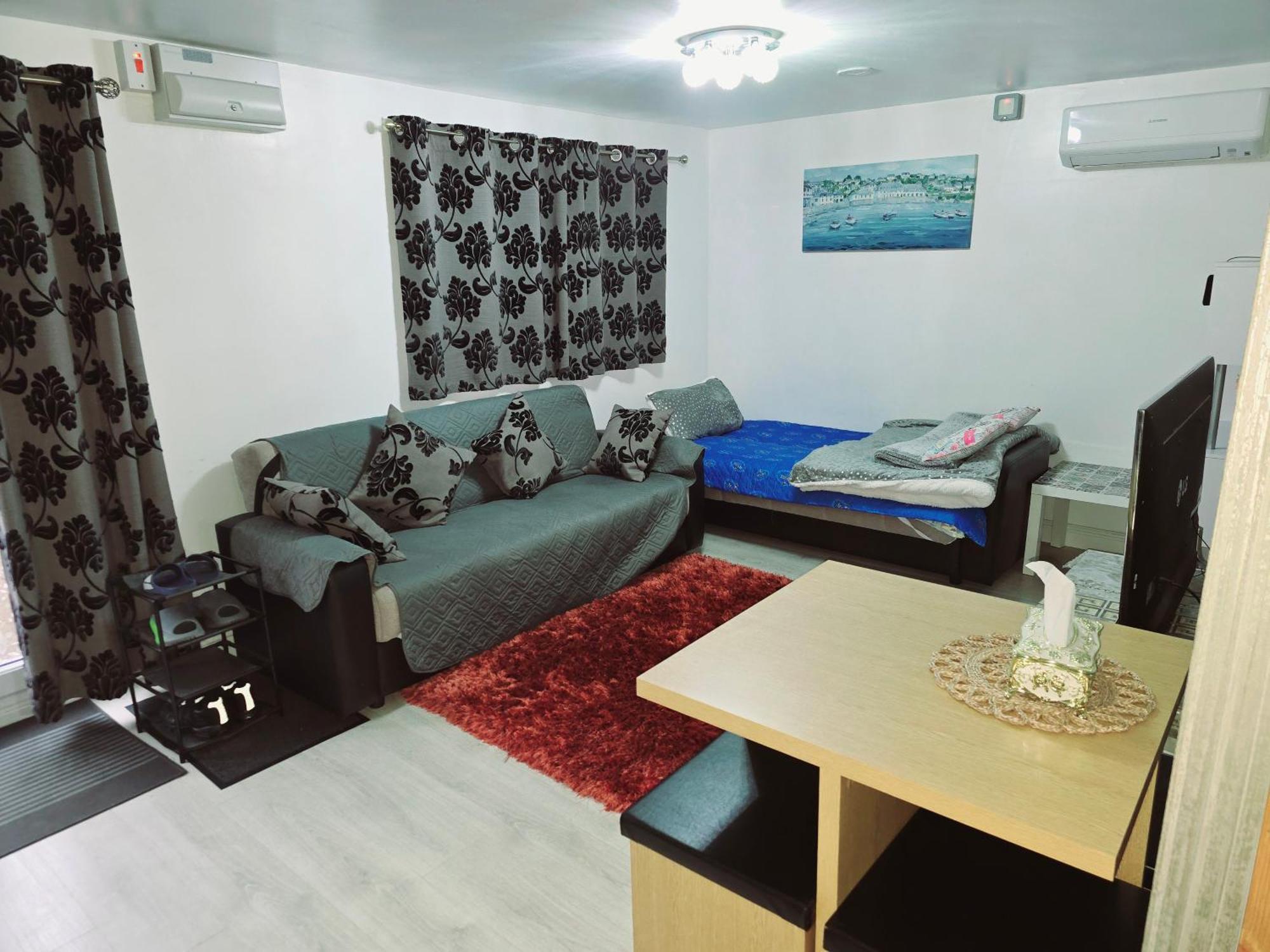 Perfect For Exploring Birmingham Apartment Room photo