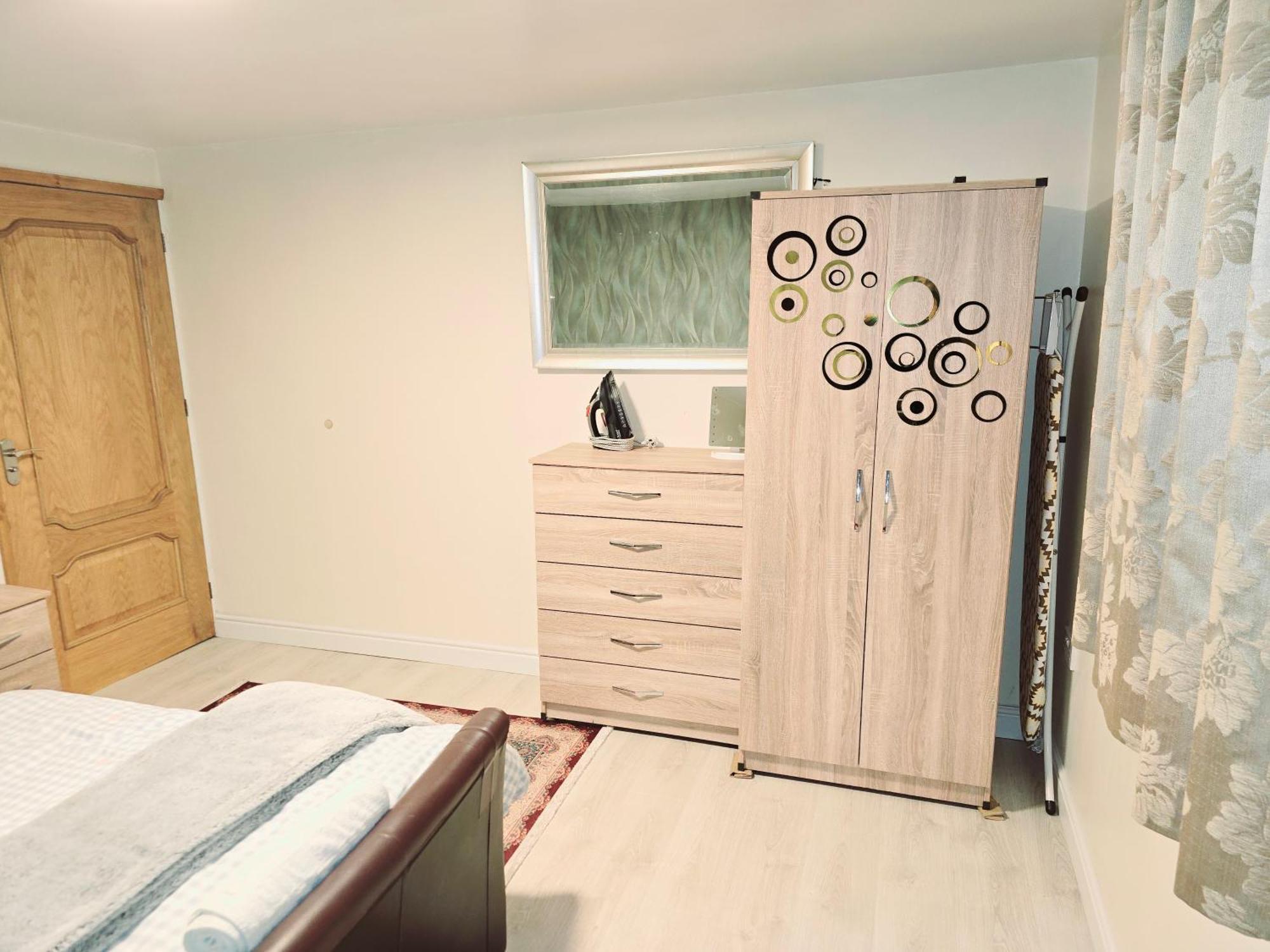 Perfect For Exploring Birmingham Apartment Room photo